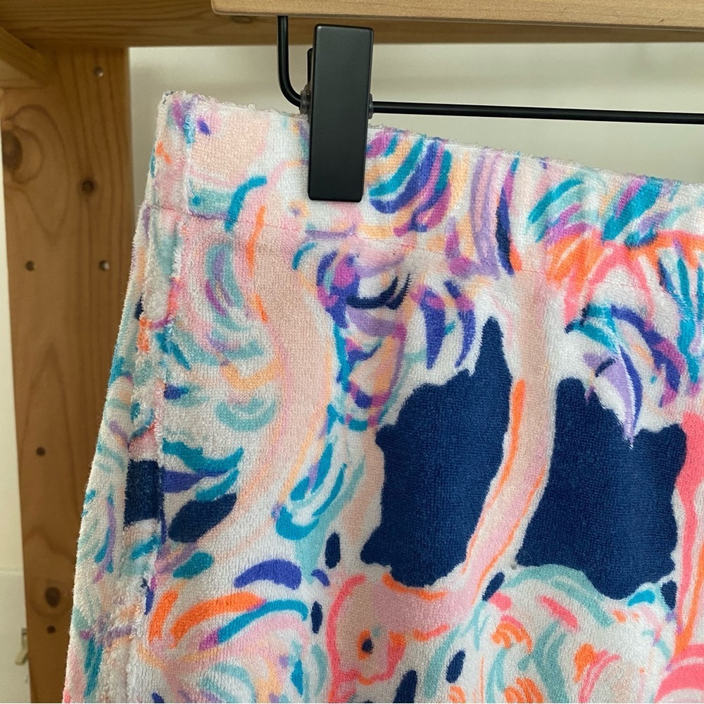 Lilly Pulitzer Colorful Flamingo Print Terrycloth Short Medium - Picture 5 of 15